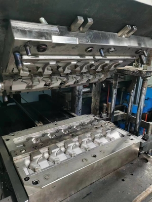 液体シリコーン射出成形 LSR プラスチック CNC EDM 複数のキャビティ