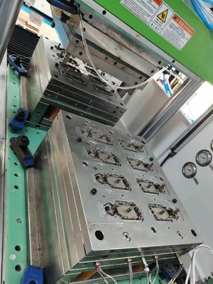 液体シリコーン射出成形 LSR プラスチック CNC EDM 複数のキャビティ